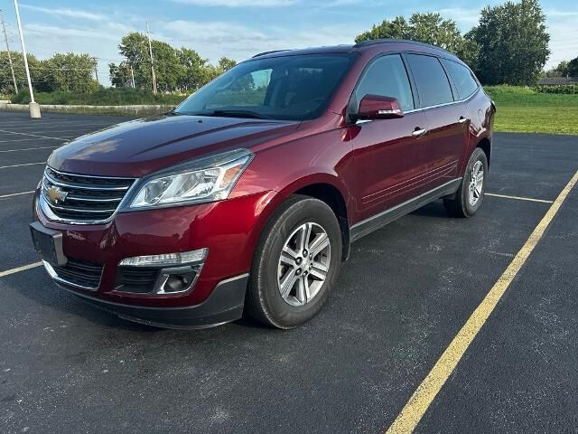2017 Chevrolet Traverse LT — photo 1 of 14