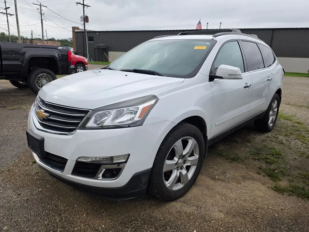 2017 Chevrolet Traverse LT — photo 1 of 9