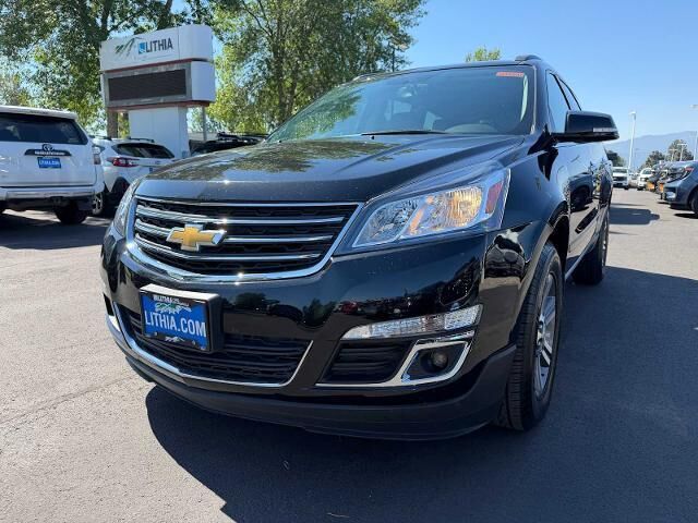 2017 Chevrolet Traverse LT — photo 1 of 13