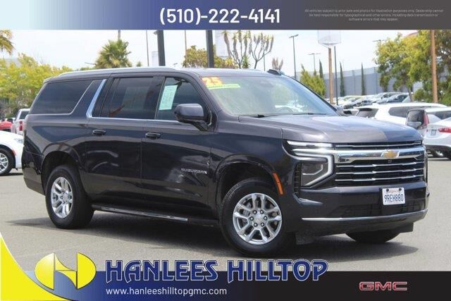 2025 Chevrolet Suburban LT — photo 1 of 34