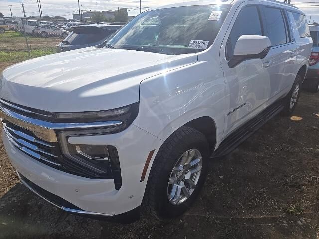 2025 Chevrolet Suburban LT