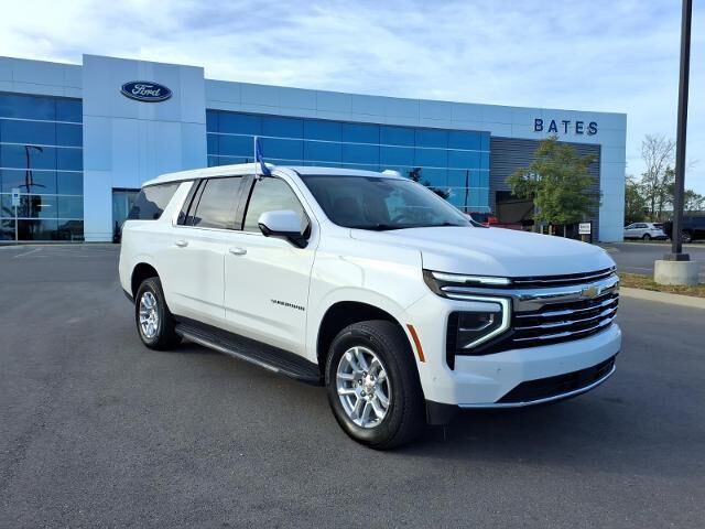 2025 Chevrolet Suburban LT
