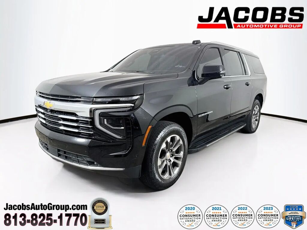 2025 Chevrolet Suburban LT — photo 1 of 10
