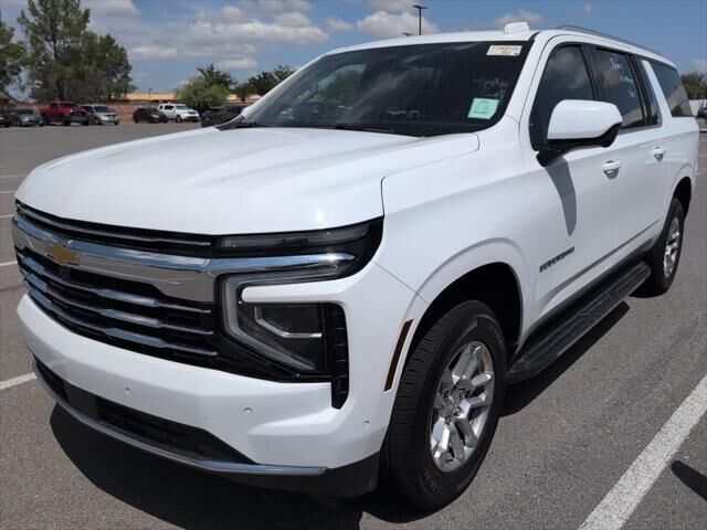 2025 Chevrolet Suburban LT — photo 1 of 39