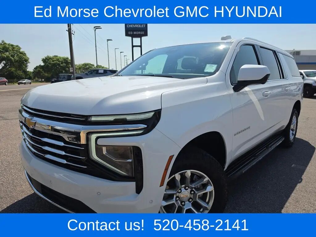 2025 Chevrolet Suburban LT — photo 1 of 13