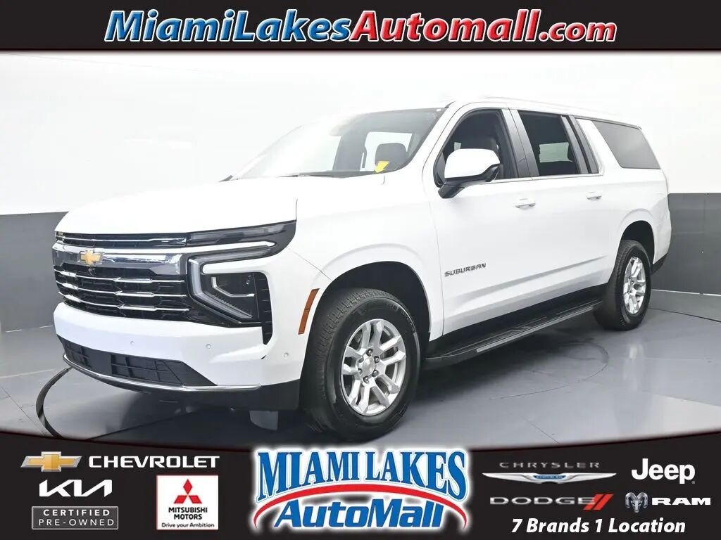 2025 Chevrolet Suburban LT — photo 1 of 13
