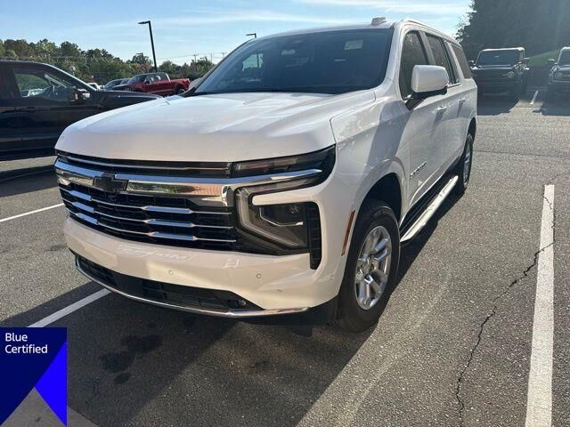 2025 Chevrolet Suburban LT — photo 1 of 26