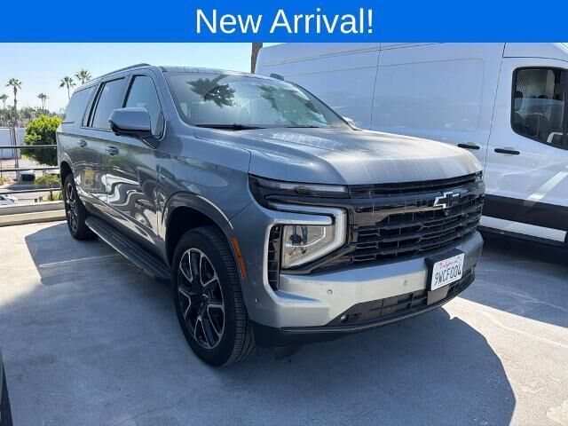 2026 Chevrolet Suburban RST — photo 1 of 34
