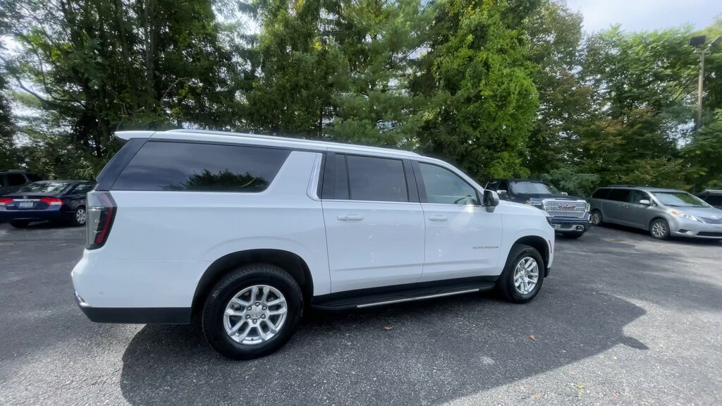 2026 Chevrolet Suburban LT — photo 1 of 7