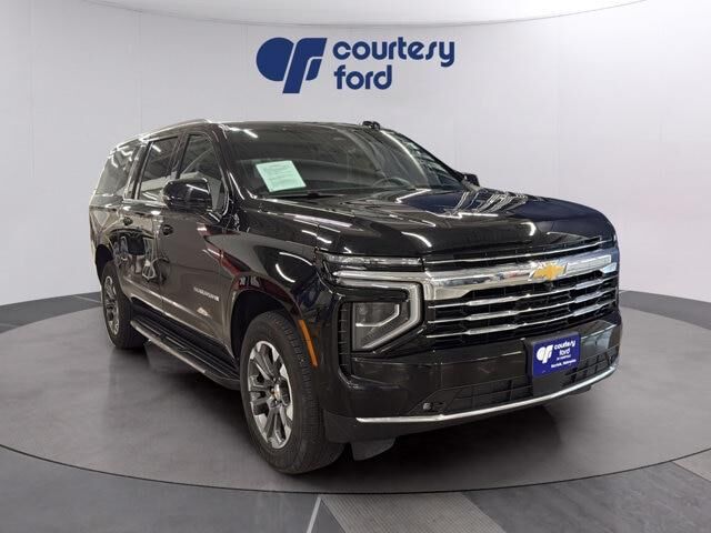 2025 Chevrolet Suburban LT