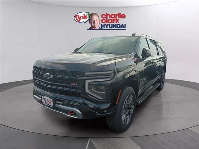 2025 Chevrolet Suburban Z71 — photo 1 of 6