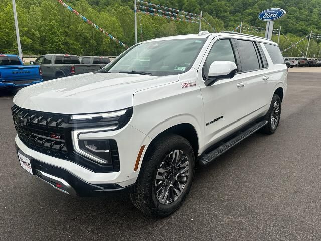 2025 Chevrolet Suburban Z71 — photo 1 of 13
