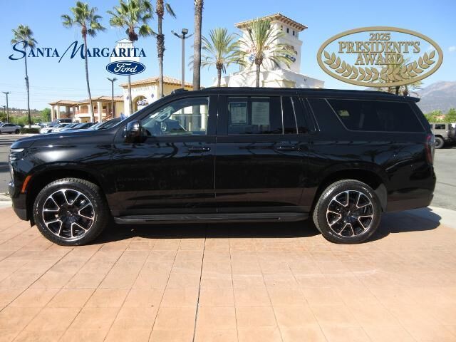 2025 Chevrolet Suburban RST