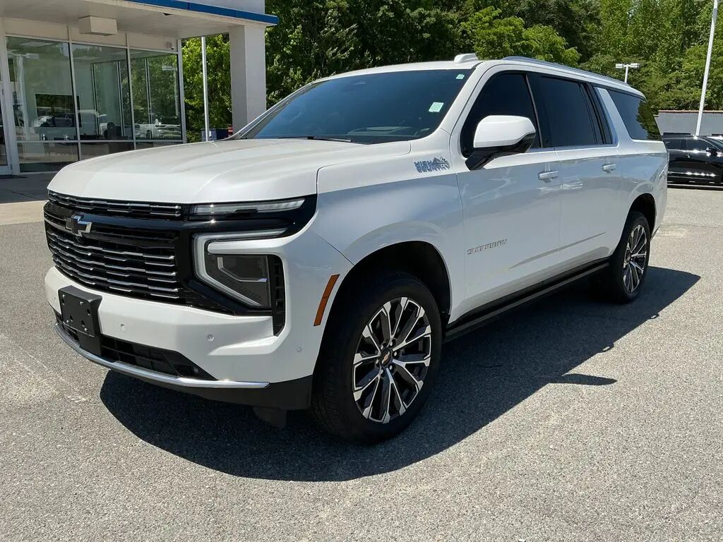 2025 Chevrolet Suburban High Country — photo 1 of 13