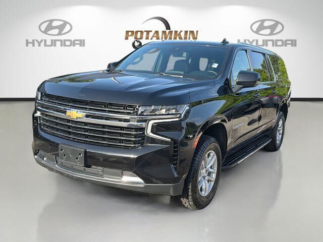 2024 Chevrolet Suburban LT — photo 1 of 13