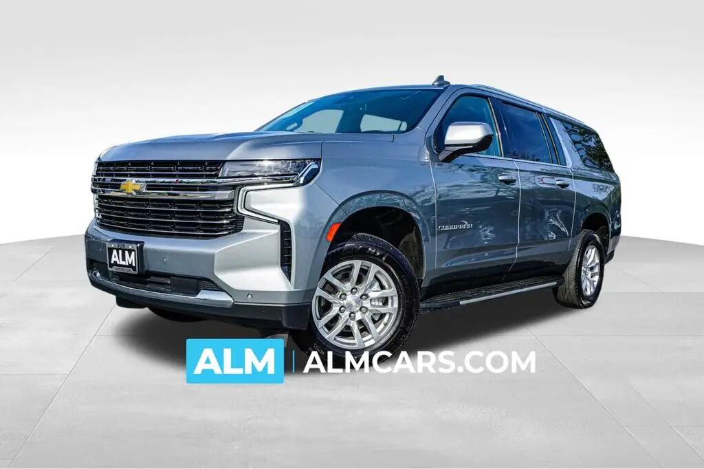2024 Chevrolet Suburban LT — photo 1 of 11