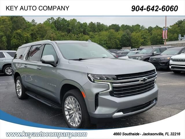 2024 Chevrolet Suburban LT — photo 1 of 13