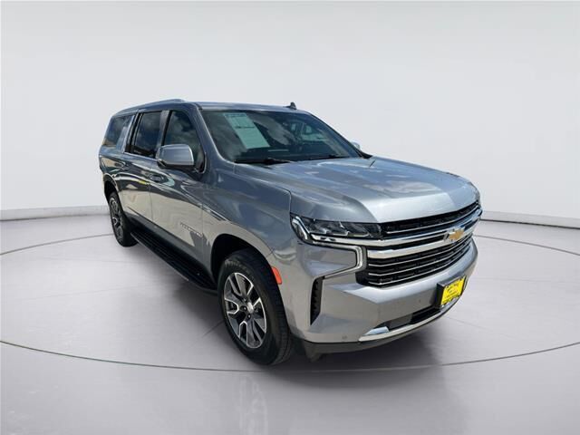 2022 Chevrolet Suburban LT — photo 1 of 27