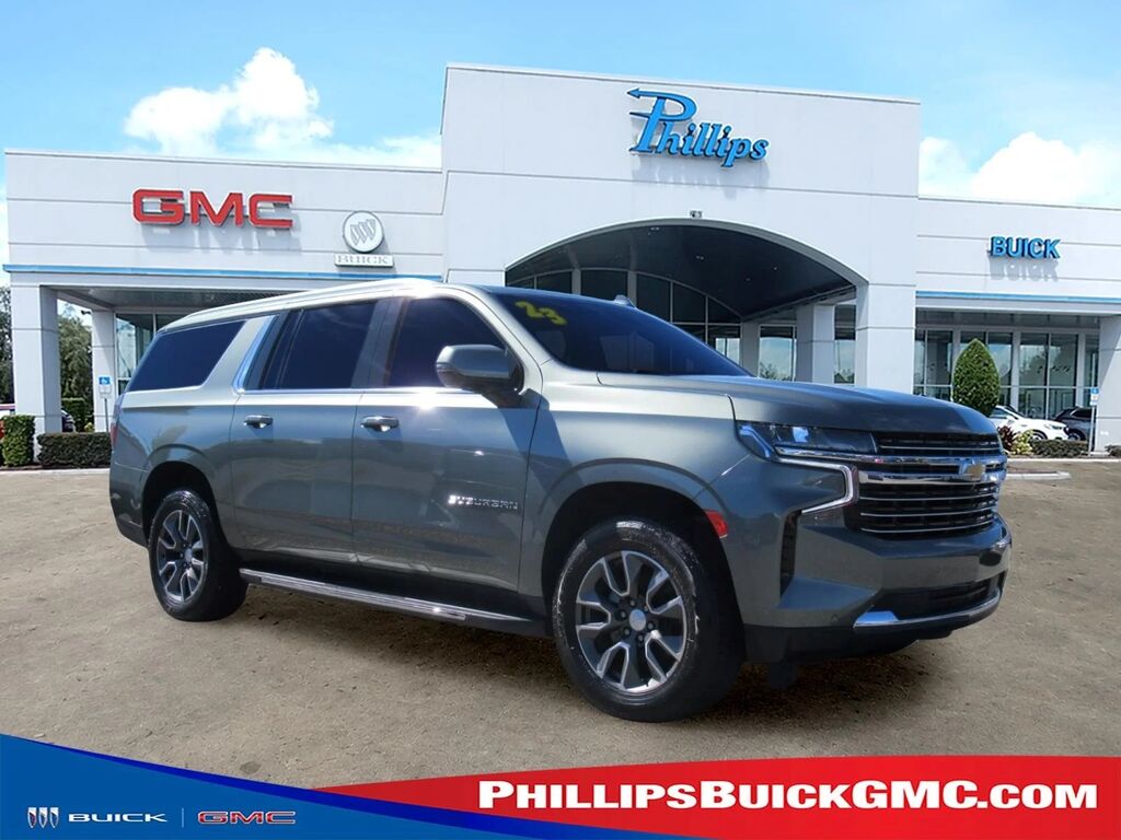 2023 Chevrolet Suburban LT — photo 1 of 13