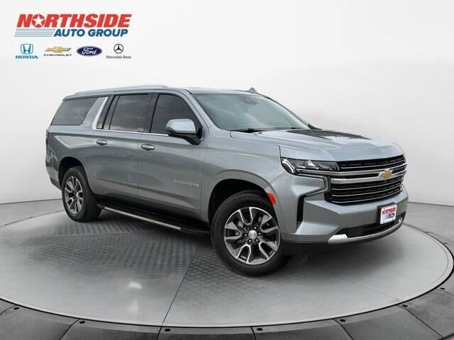 2024 Chevrolet Suburban LT — photo 1 of 13