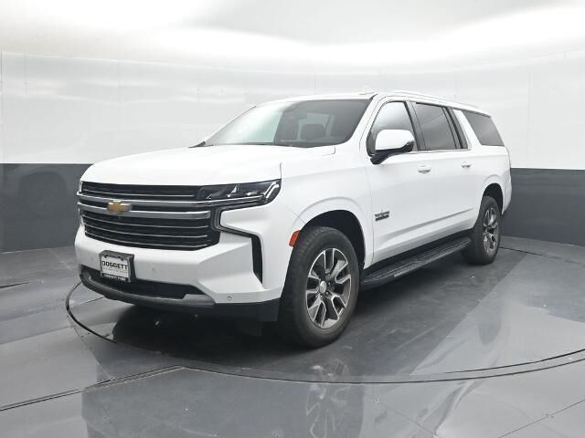 2022 Chevrolet Suburban LT — photo 1 of 13