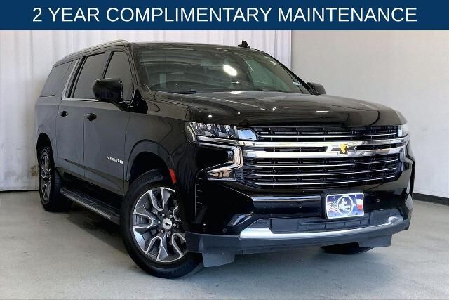 2022 Chevrolet Suburban LT — photo 1 of 27