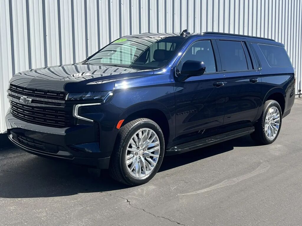 2024 Chevrolet Suburban RST — photo 1 of 13
