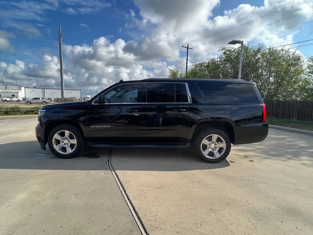 2018 Chevrolet Suburban LS — photo 1 of 13