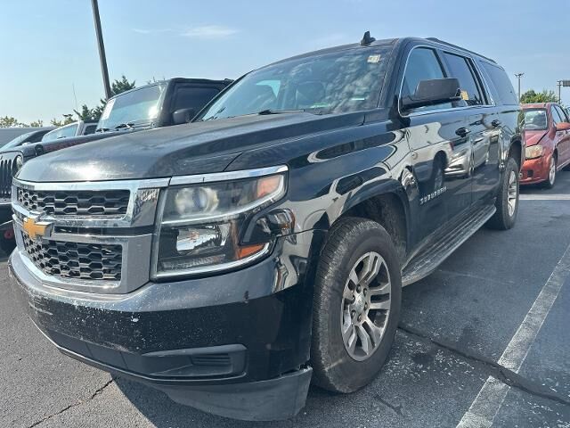2017 Chevrolet Suburban LT — photo 1 of 26