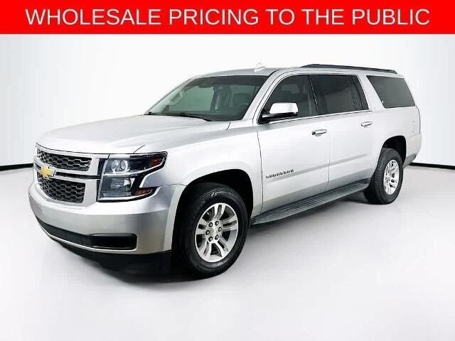 2018 Chevrolet Suburban LT — photo 1 of 14