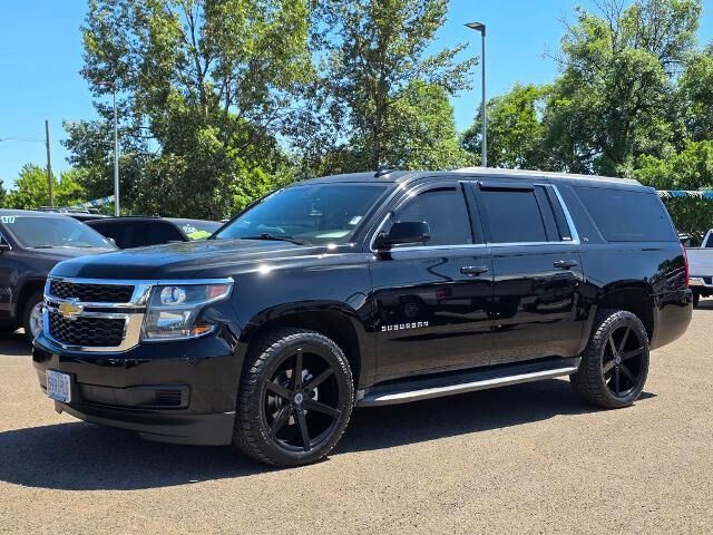 2015 Chevrolet Suburban LS — photo 1 of 13