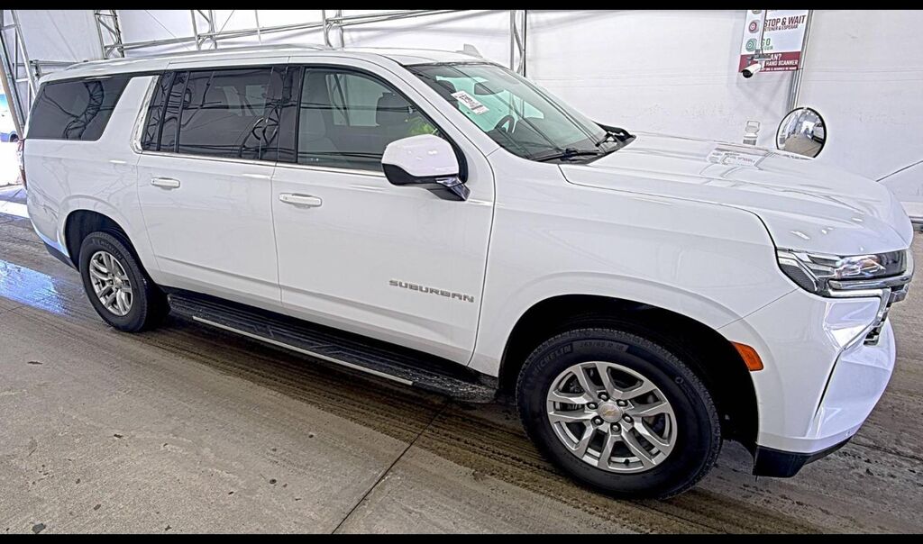 2024 Chevrolet Suburban LT — photo 1 of 34