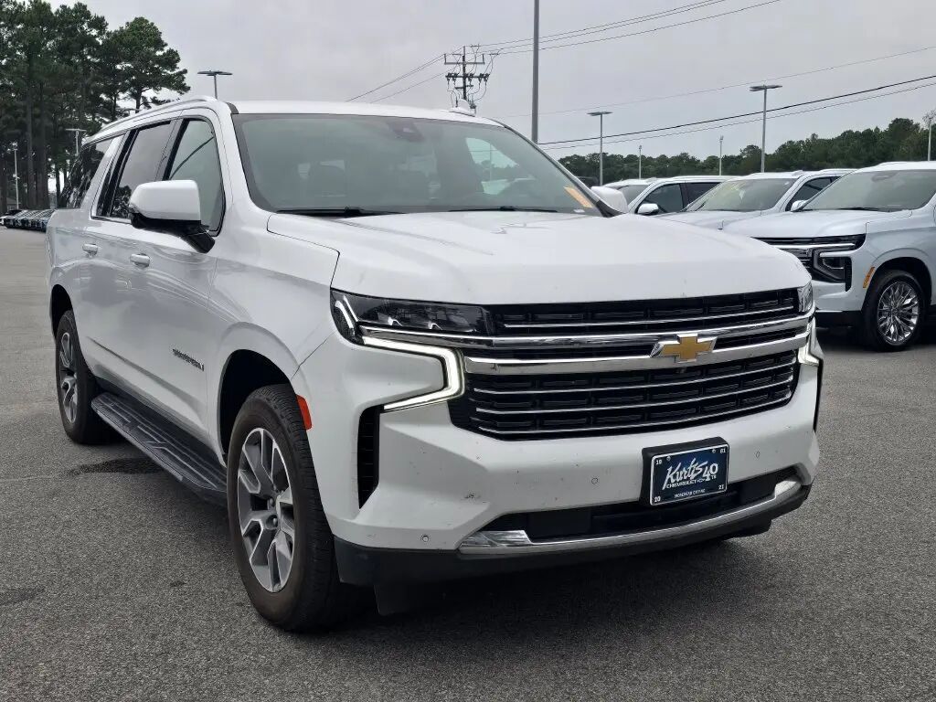 2022 Chevrolet Suburban LT — photo 1 of 13
