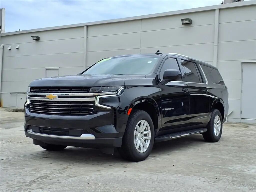 2022 Chevrolet Suburban LT — photo 1 of 28