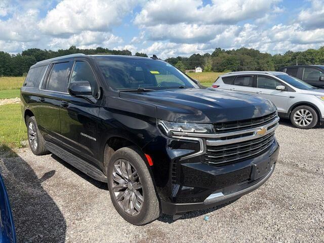 2022 Chevrolet Suburban LT — photo 1 of 14