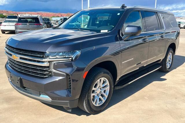 2024 Chevrolet Suburban LT — photo 1 of 26