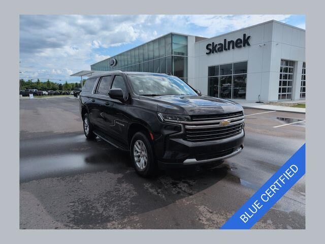2024 Chevrolet Suburban LT — photo 1 of 13