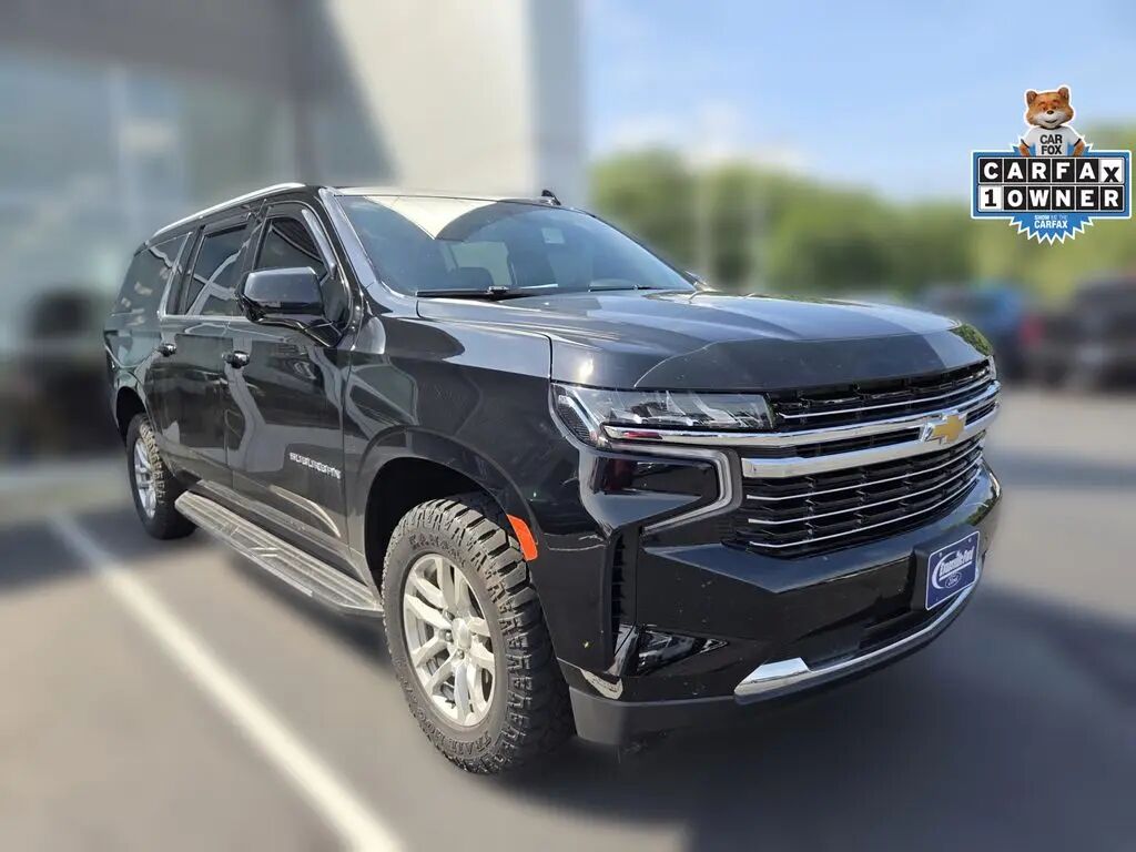 2022 Chevrolet Suburban LT — photo 1 of 16