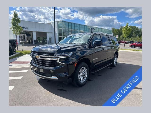 2022 Chevrolet Suburban LT — photo 1 of 39