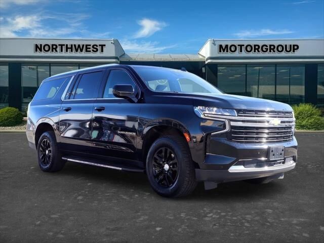2023 Chevrolet Suburban LT — photo 1 of 52