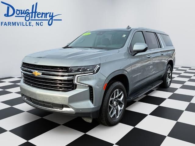 2024 Chevrolet Suburban LT — photo 1 of 13
