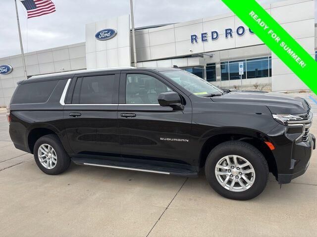 2024 Chevrolet Suburban LT — photo 1 of 13