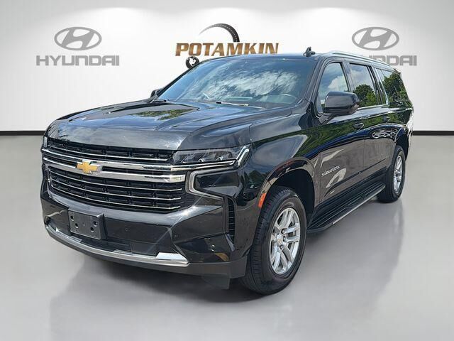 2024 Chevrolet Suburban LT — photo 1 of 13