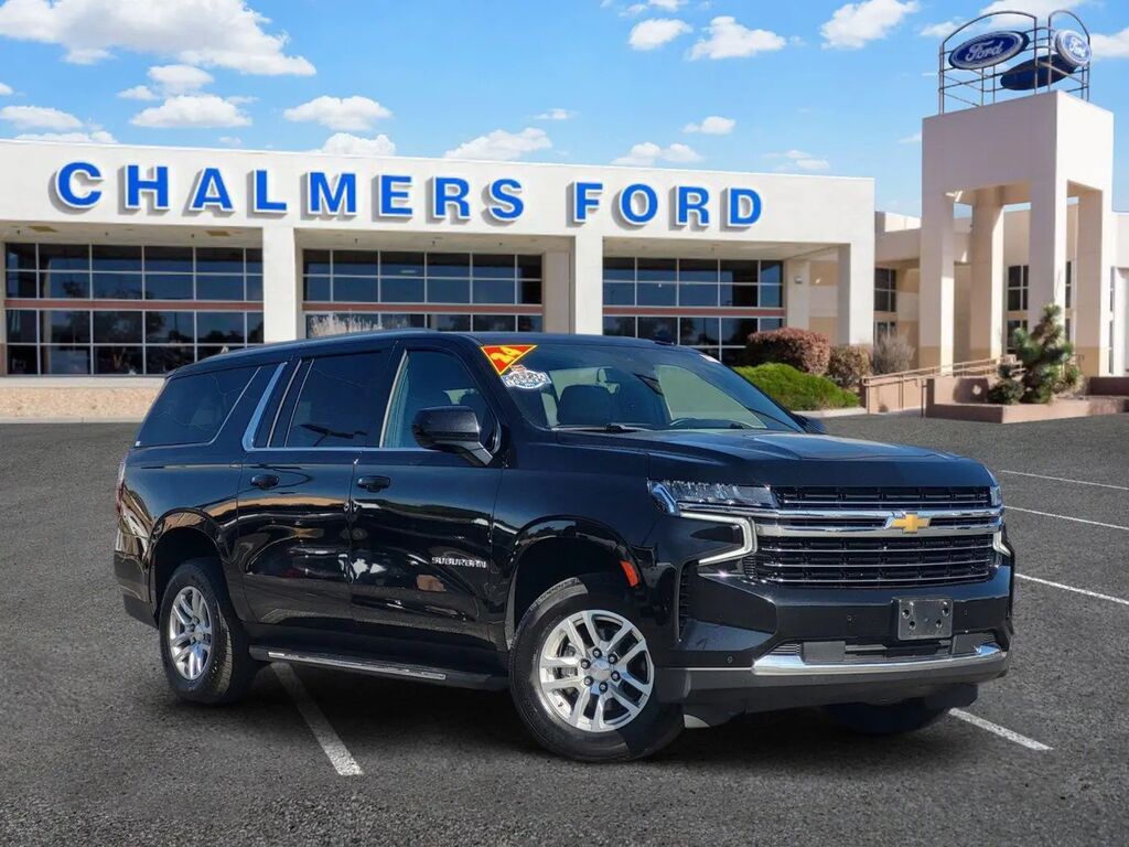 2024 Chevrolet Suburban LT — photo 1 of 13