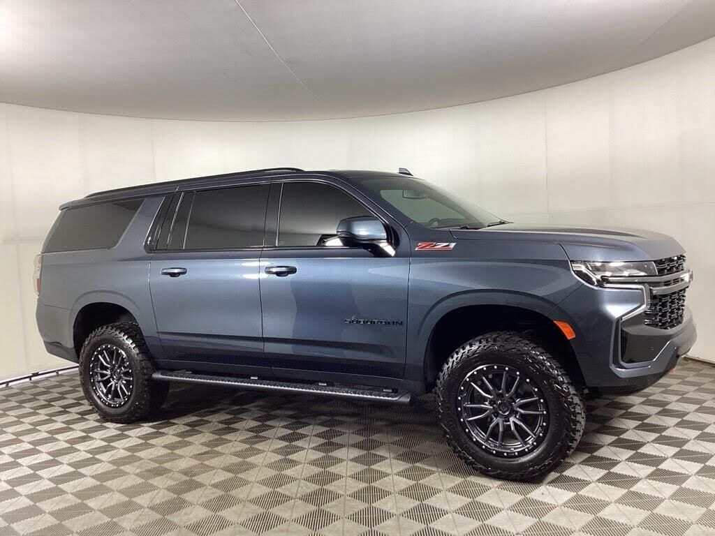 2021 Chevrolet Suburban Z71 — photo 1 of 20