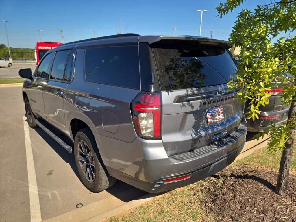 2021 Chevrolet Suburban Z71 — photo 1 of 12