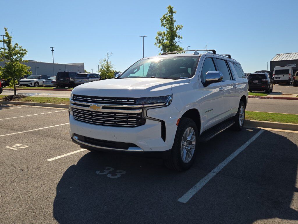 2022 Chevrolet Suburban Premier — photo 1 of 5