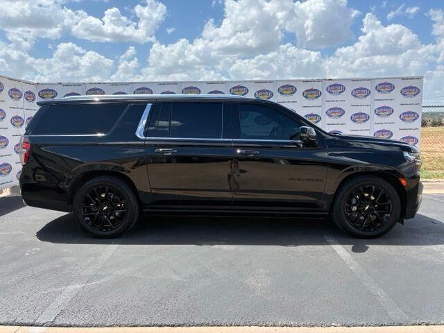 2023 Chevrolet Suburban High Country — photo 1 of 27
