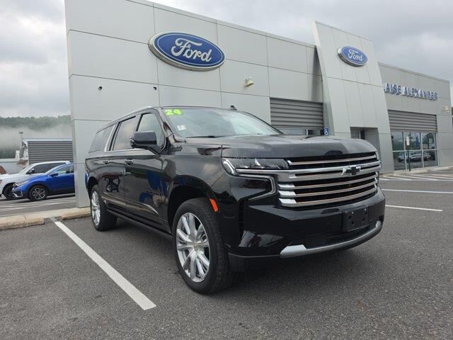 2024 Chevrolet Suburban High Country — photo 1 of 13