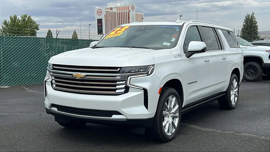 2023 Chevrolet Suburban High Country — photo 1 of 13